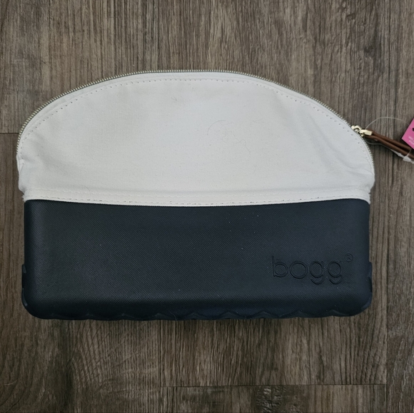 NWT Beauty & the Bogg Make Up Bag - Picture 2 of 7